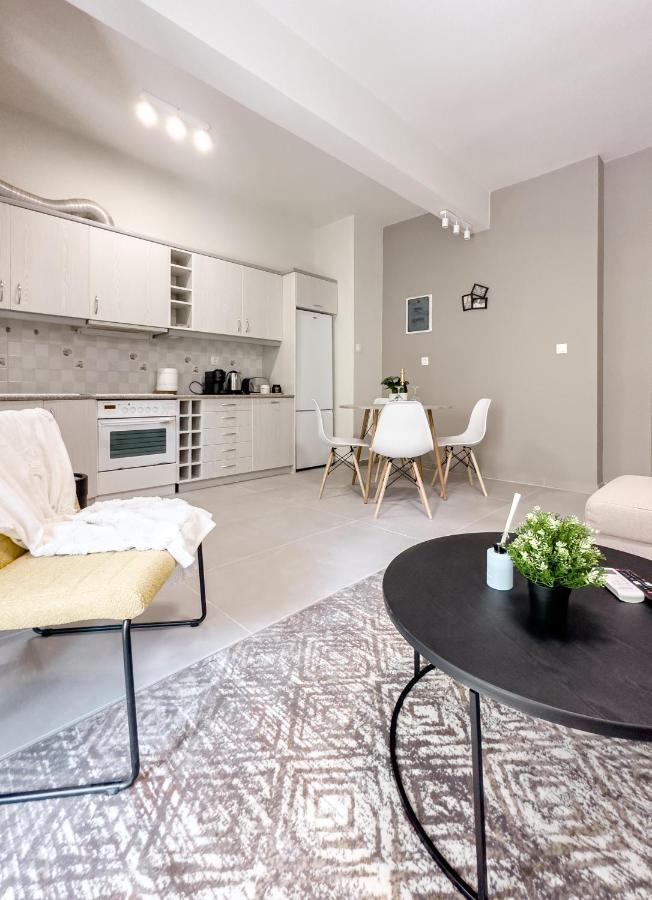 Metro Chic Haven: Modernized Urban Studio Near The Tram Атина Екстериор снимка