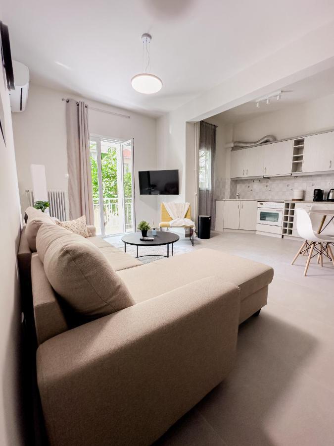 Metro Chic Haven: Modernized Urban Studio Near The Tram Атина Екстериор снимка
