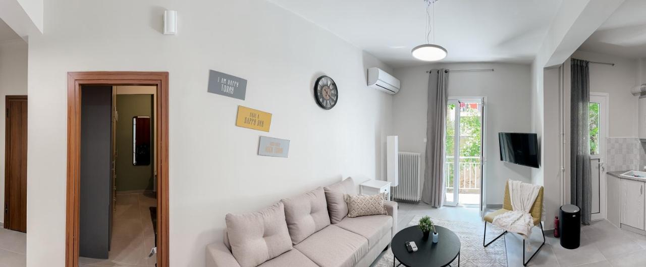 Metro Chic Haven: Modernized Urban Studio Near The Tram Атина Екстериор снимка