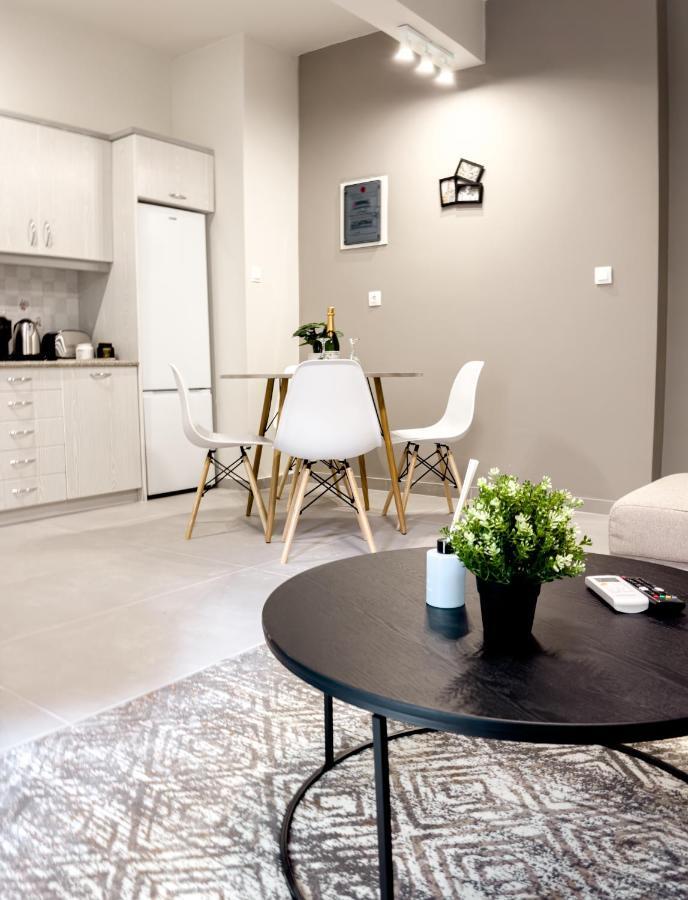 Metro Chic Haven: Modernized Urban Studio Near The Tram Атина Екстериор снимка