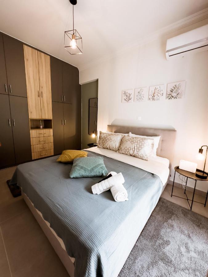 Metro Chic Haven: Modernized Urban Studio Near The Tram Атина Екстериор снимка