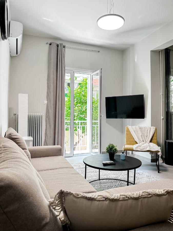 Metro Chic Haven: Modernized Urban Studio Near The Tram Атина Екстериор снимка