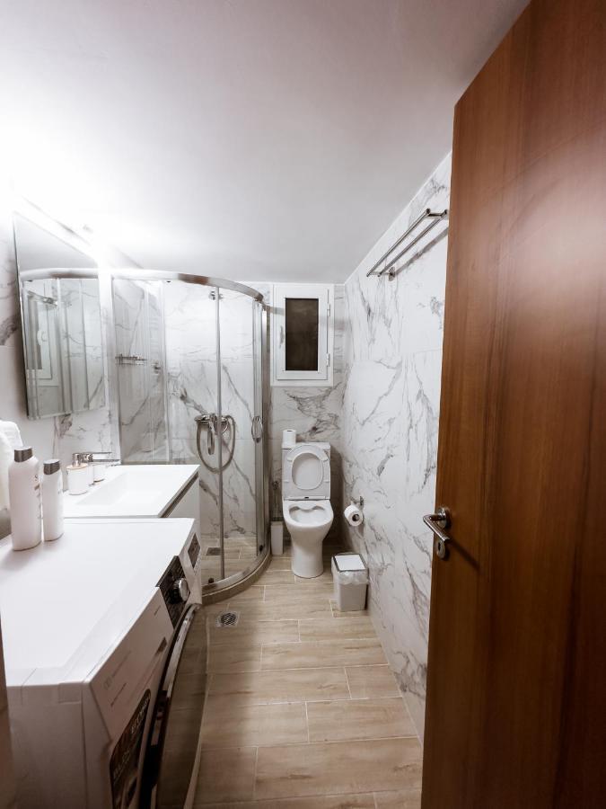 Metro Chic Haven: Modernized Urban Studio Near The Tram Атина Екстериор снимка