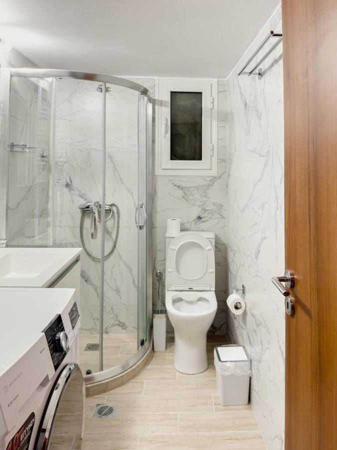 Metro Chic Haven: Modernized Urban Studio Near The Tram Атина Екстериор снимка