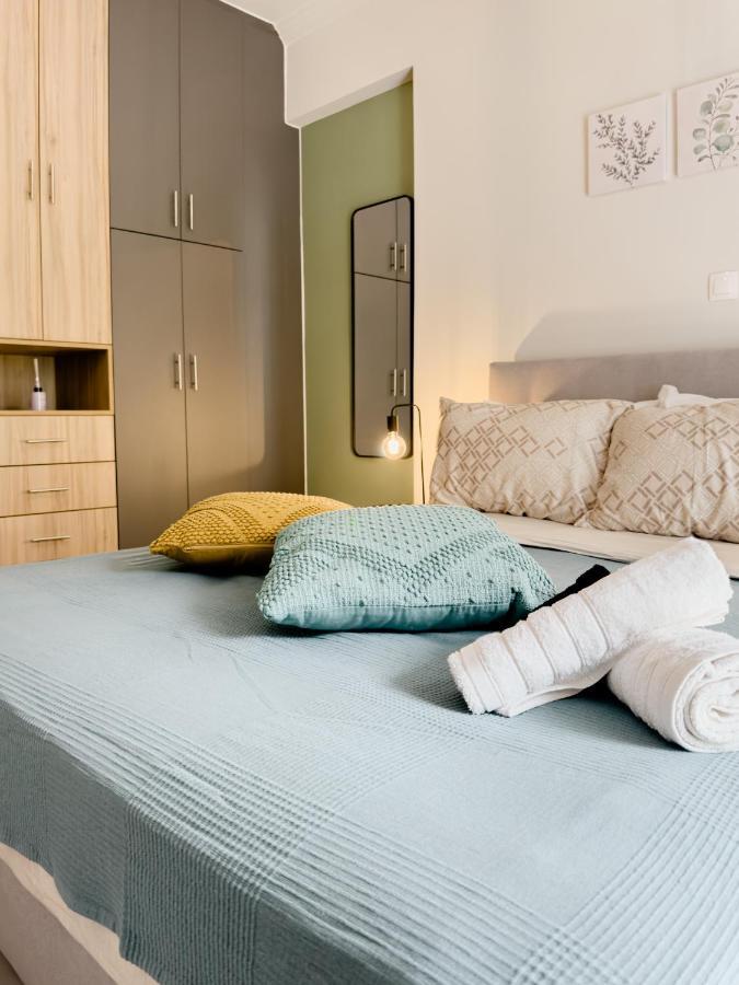 Metro Chic Haven: Modernized Urban Studio Near The Tram Атина Екстериор снимка