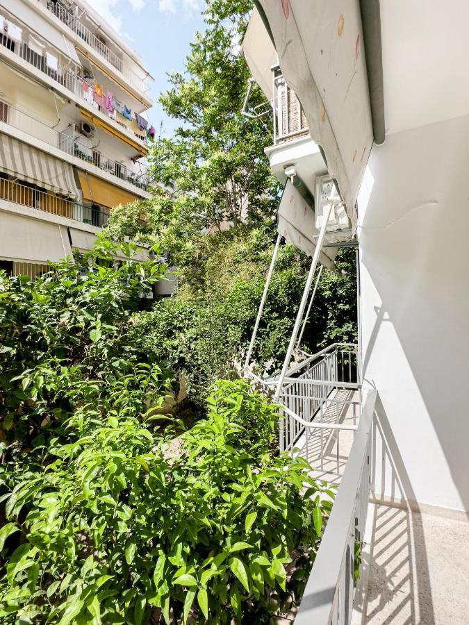 Metro Chic Haven: Modernized Urban Studio Near The Tram Атина Екстериор снимка