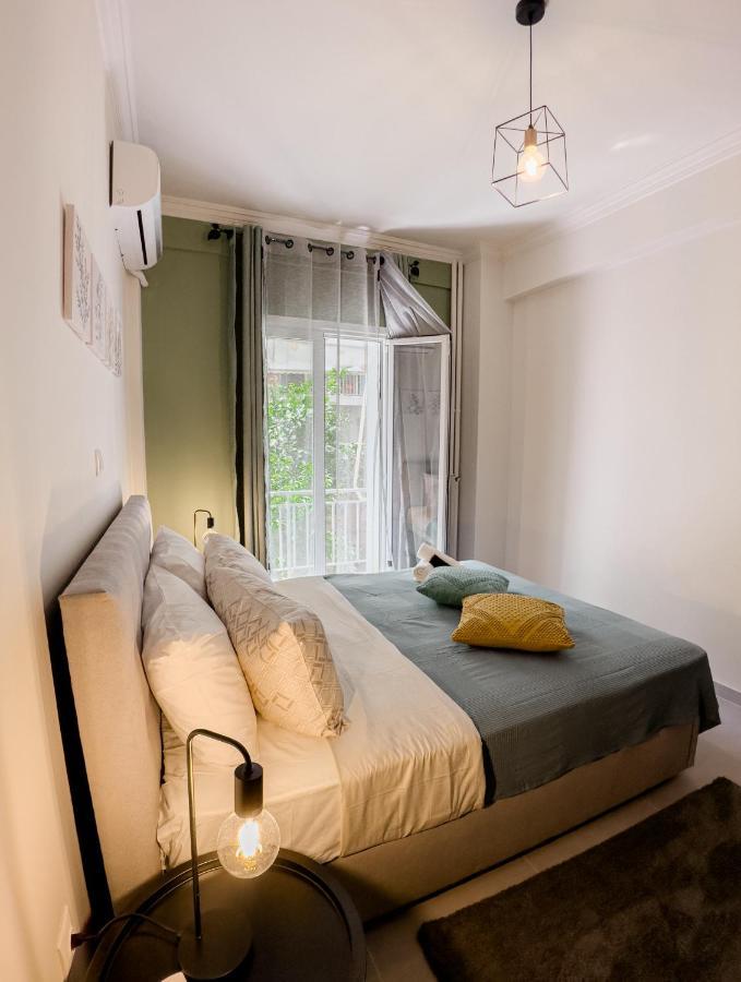 Metro Chic Haven: Modernized Urban Studio Near The Tram Атина Екстериор снимка