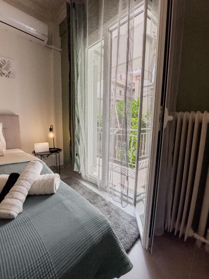 Metro Chic Haven: Modernized Urban Studio Near The Tram Атина Екстериор снимка