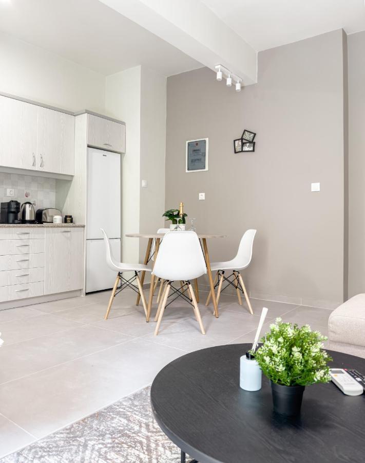 Metro Chic Haven: Modernized Urban Studio Near The Tram Атина Екстериор снимка