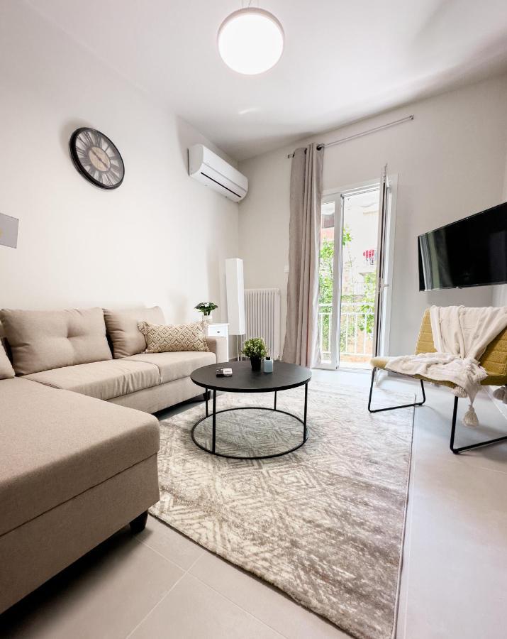 Metro Chic Haven: Modernized Urban Studio Near The Tram Атина Екстериор снимка
