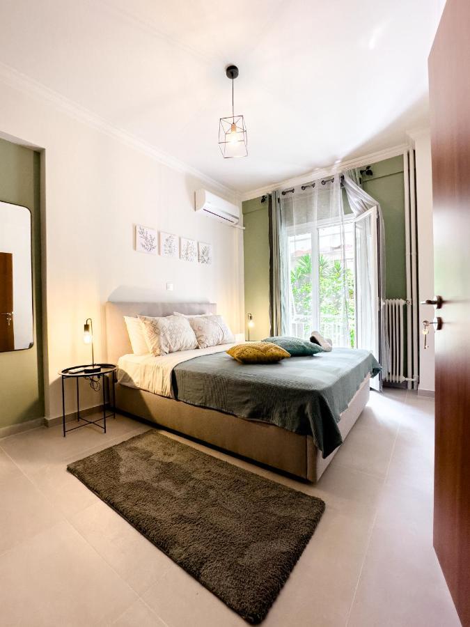 Metro Chic Haven: Modernized Urban Studio Near The Tram Атина Екстериор снимка
