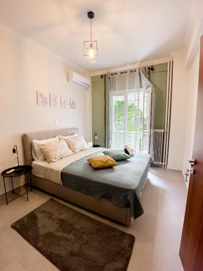Metro Chic Haven: Modernized Urban Studio Near The Tram Атина Екстериор снимка
