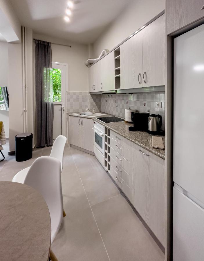 Metro Chic Haven: Modernized Urban Studio Near The Tram Атина Екстериор снимка