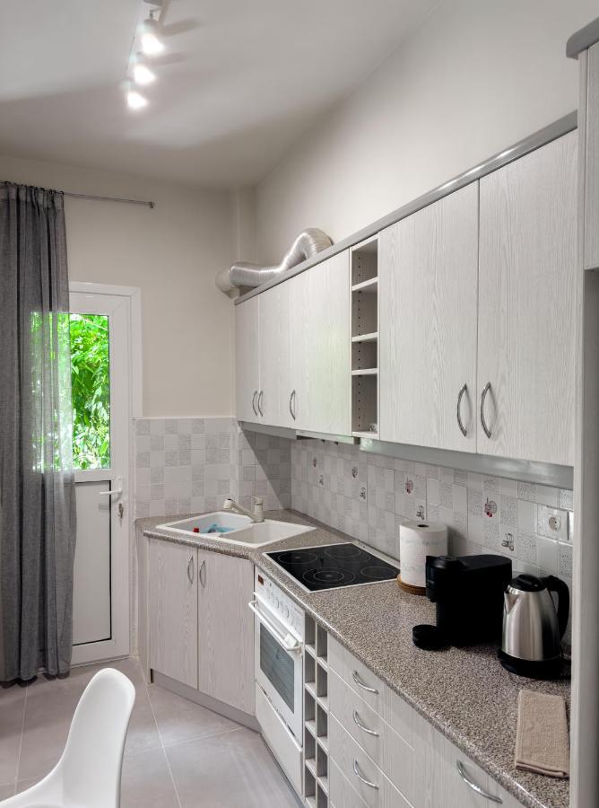 Metro Chic Haven: Modernized Urban Studio Near The Tram Атина Екстериор снимка