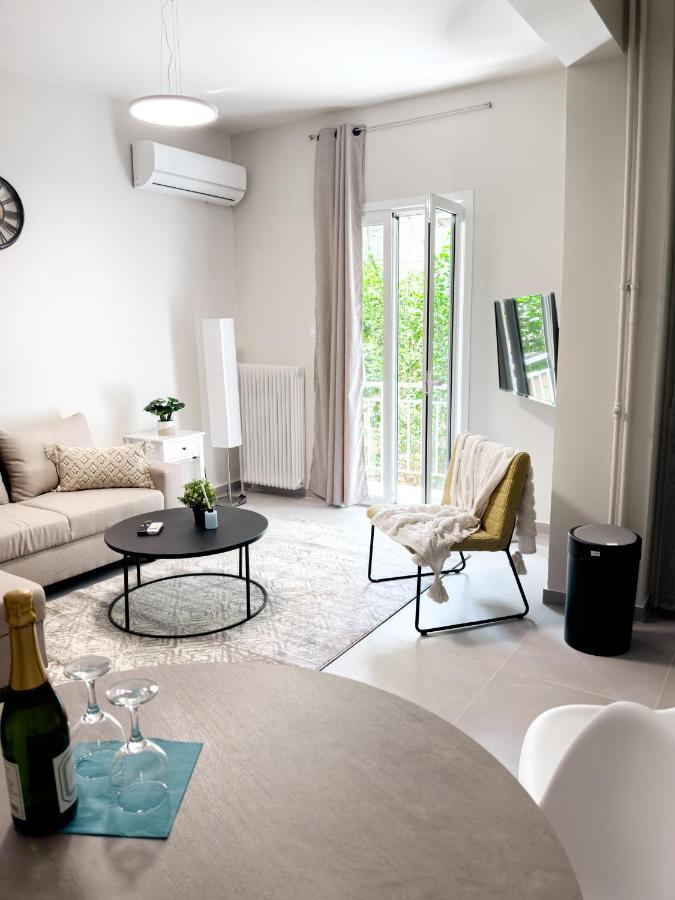 Metro Chic Haven: Modernized Urban Studio Near The Tram Атина Екстериор снимка