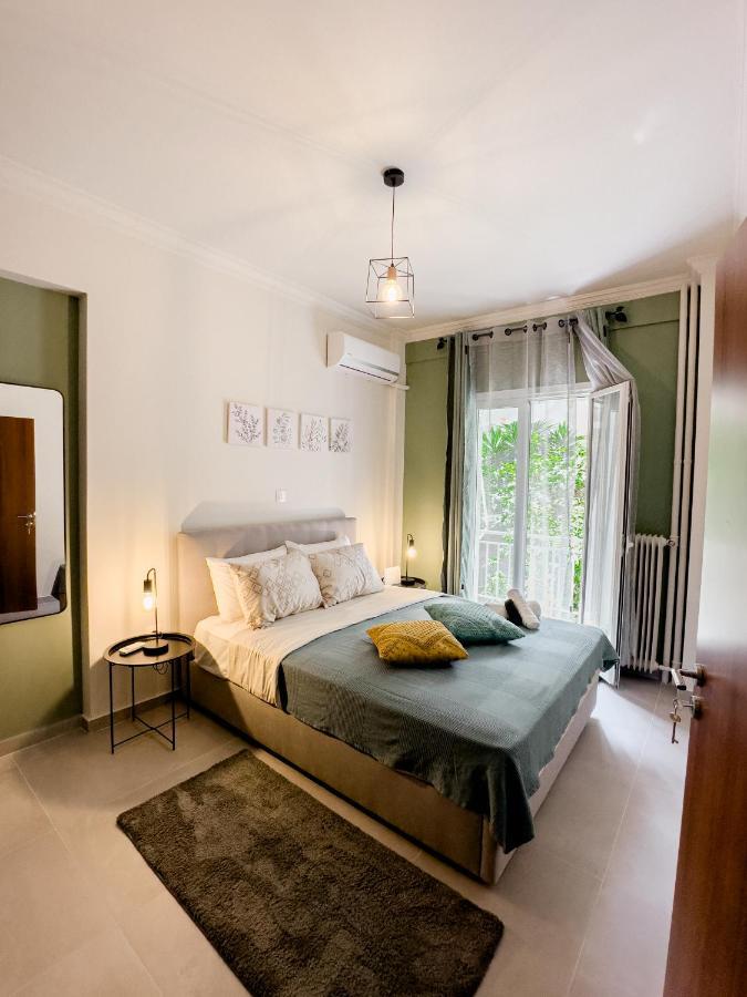 Metro Chic Haven: Modernized Urban Studio Near The Tram Атина Екстериор снимка